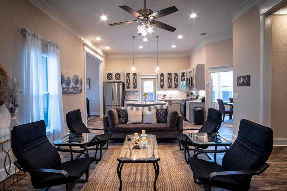 BRAND NEW Large Impressive House Near Downtown!